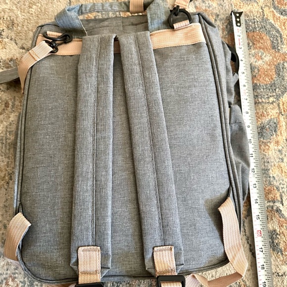 NWOT Multi-Function Travel Diaper Bag / Changing Station / Privacy Sleep - Picture 4 of 12